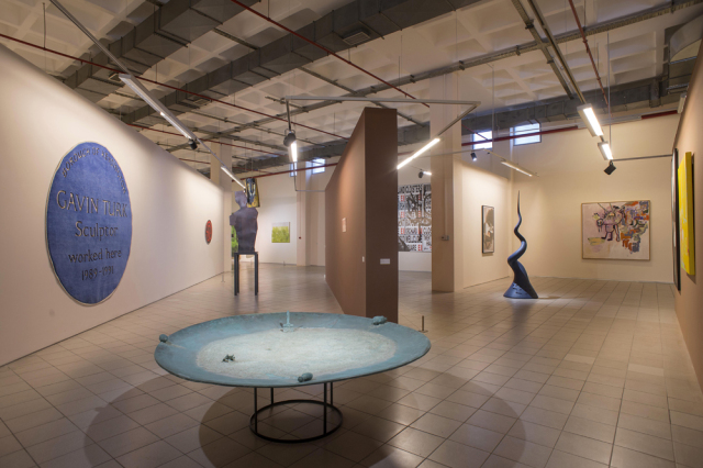 Elgiz Çağdaş Sanat Müzesi, Türk ve yabancı ustalarla genç sanatçıları buluşturuyor.