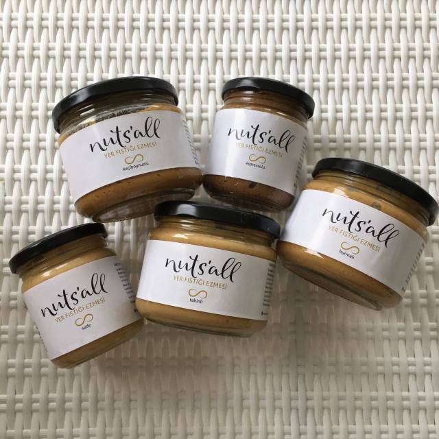 Nutsall markasının şu an 17 farklı fıstık ezmesi çeşidi var.