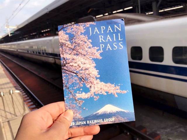 Tüm ülke çapındaki JR hatlarını kapsayan bu pasonun yanı sıra sadece Tokyo’yu kapsayan “JR Tokyo Wide Pass” adında bir paso da mevcut.