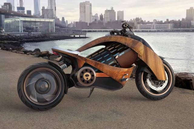 Metal, krom, karbon gövdeli motosikletlerin arasına ahşap gövdeli olanlarda girdi.