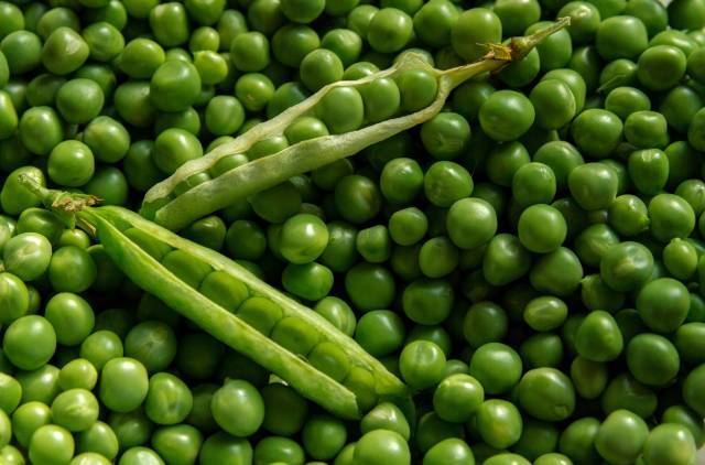 Green peas are rich in vitamins A, C, B6 and K.