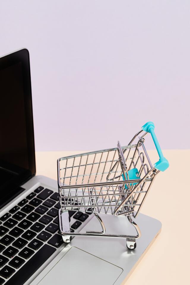 Bu yıl online kanallardan alışverişin yüzde 40 oranında arttığı kaydedildi.