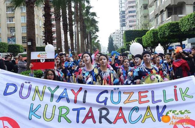 Portakal Çiçeği Festivali, renkli görüntülere sahne oluyor. 