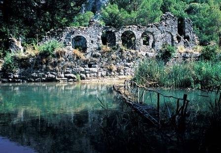 Antalya, Kumluca’da yer alan Olympos’ta birçok antik uygarlığın izlerine rastlanıyor.