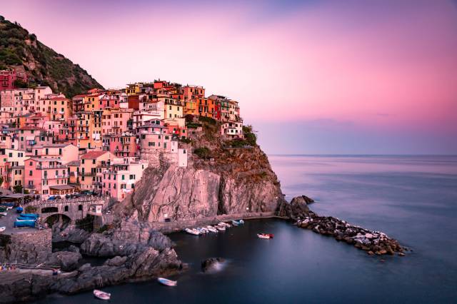 Cinque Terra, İtalyan Rivierası’nın engebeli sahillere kurulmuş beş köyden oluşuyor. 