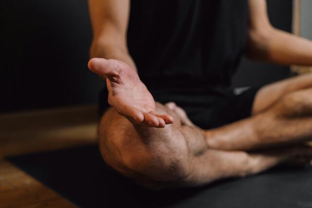 Vücut Taraması (Body Scan) Meditasyonu, vücuttaki fiziksel yorgunlukları fark etmek ve serbest bırakmak için çok etkili.
