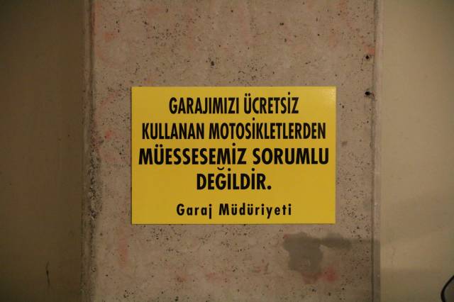 Motosikletler dışarıdan gelen darbeler ile zaman zaman park halinde düşebiliyor