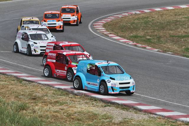 2009'un Mayıs ayında ilk prototipi oluşturulan Volkicar, 2011'in Haziran ayında V1 lansmanını yaparak yola çıktı.